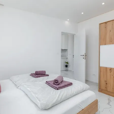 Apartment Knezevic A *