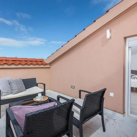 Apartment Knezevic A *